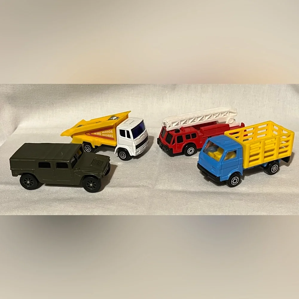 Maisto Trucks (49-52)